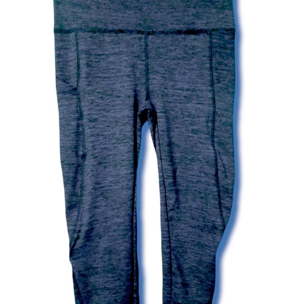 NIP two tone navy blue and black capri yoga pants leggings pockets small